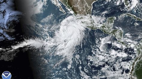 К Мексике приближается мощный ураган "Хилари" 0 23 сентября 2011, пятница, 13:06 765